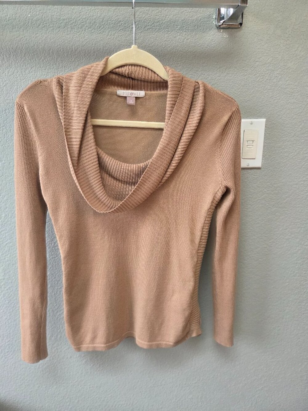 Roz & Ali Brown Sweater - Small